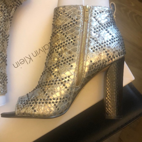 💖💖 SOLD💖💖 Calvin Klein metallic gold booties - Picture 2 of 10